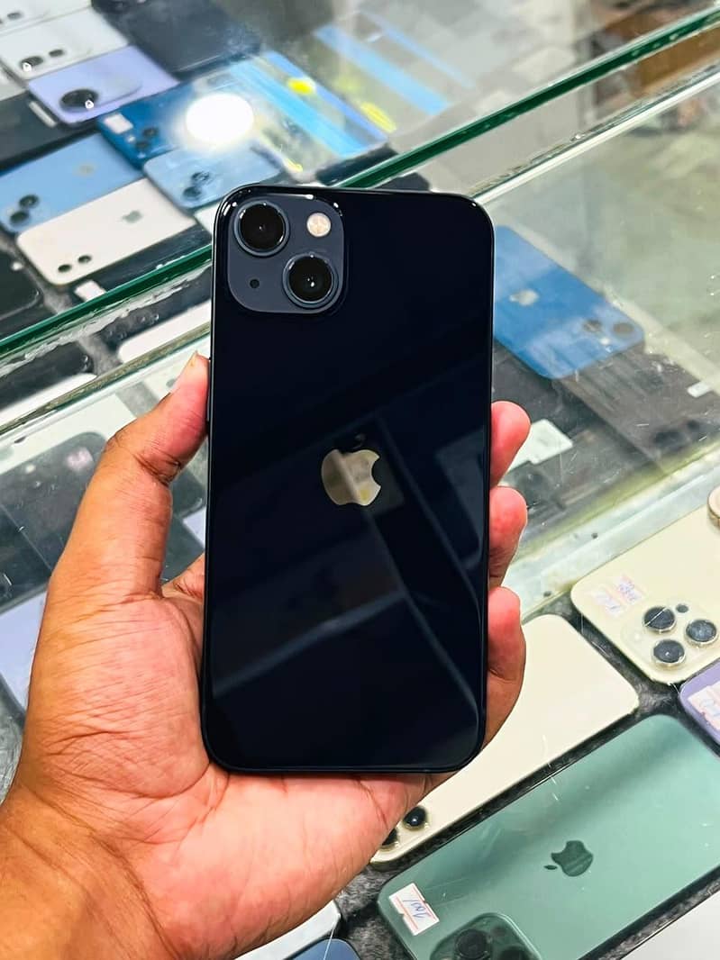 Apple iPhone 13 0