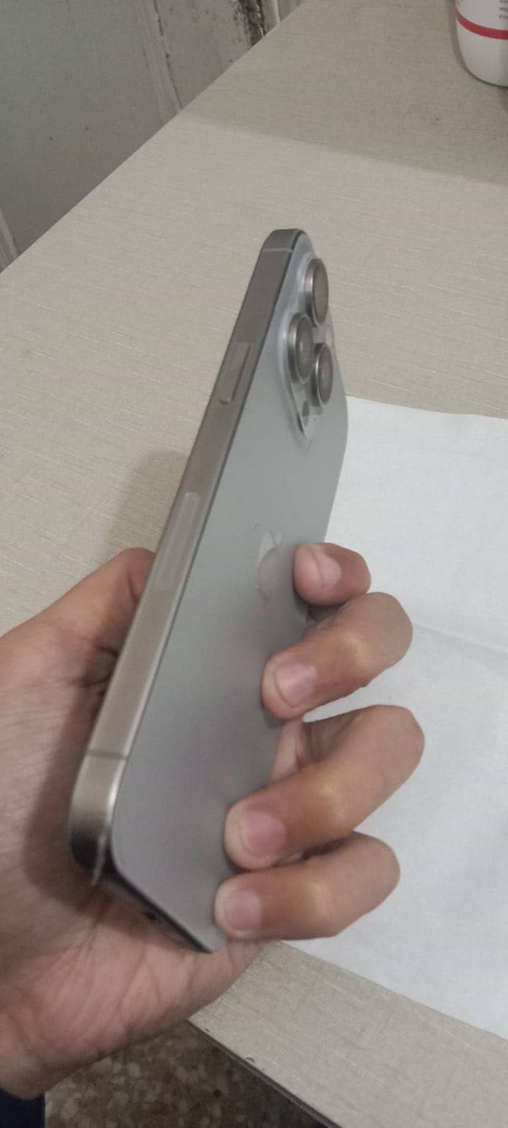 Apple iPhone 15 Pro Max 3