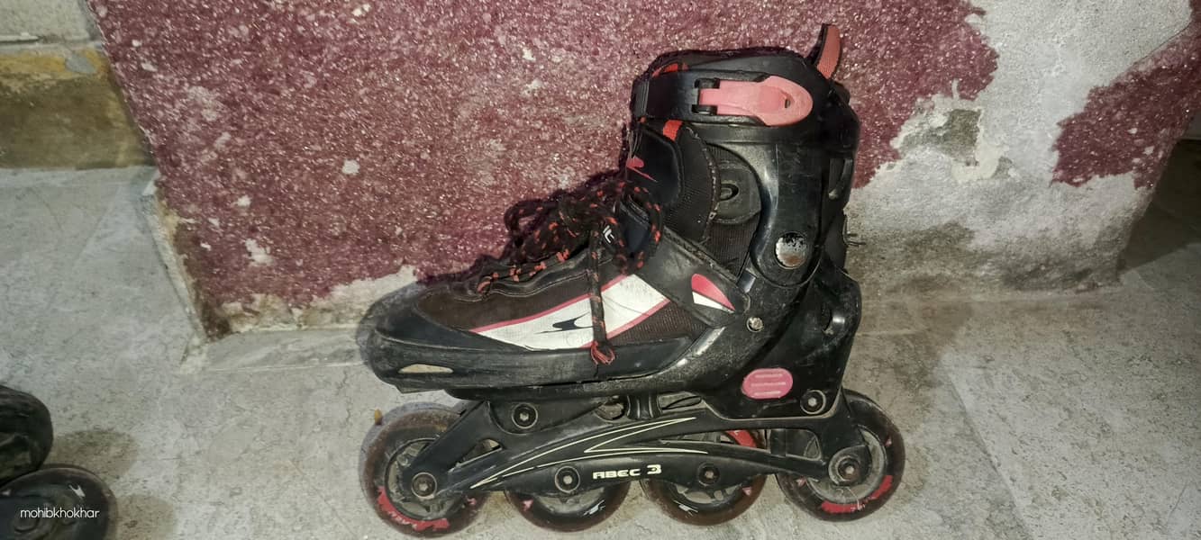 ROLLER SKATES 0
