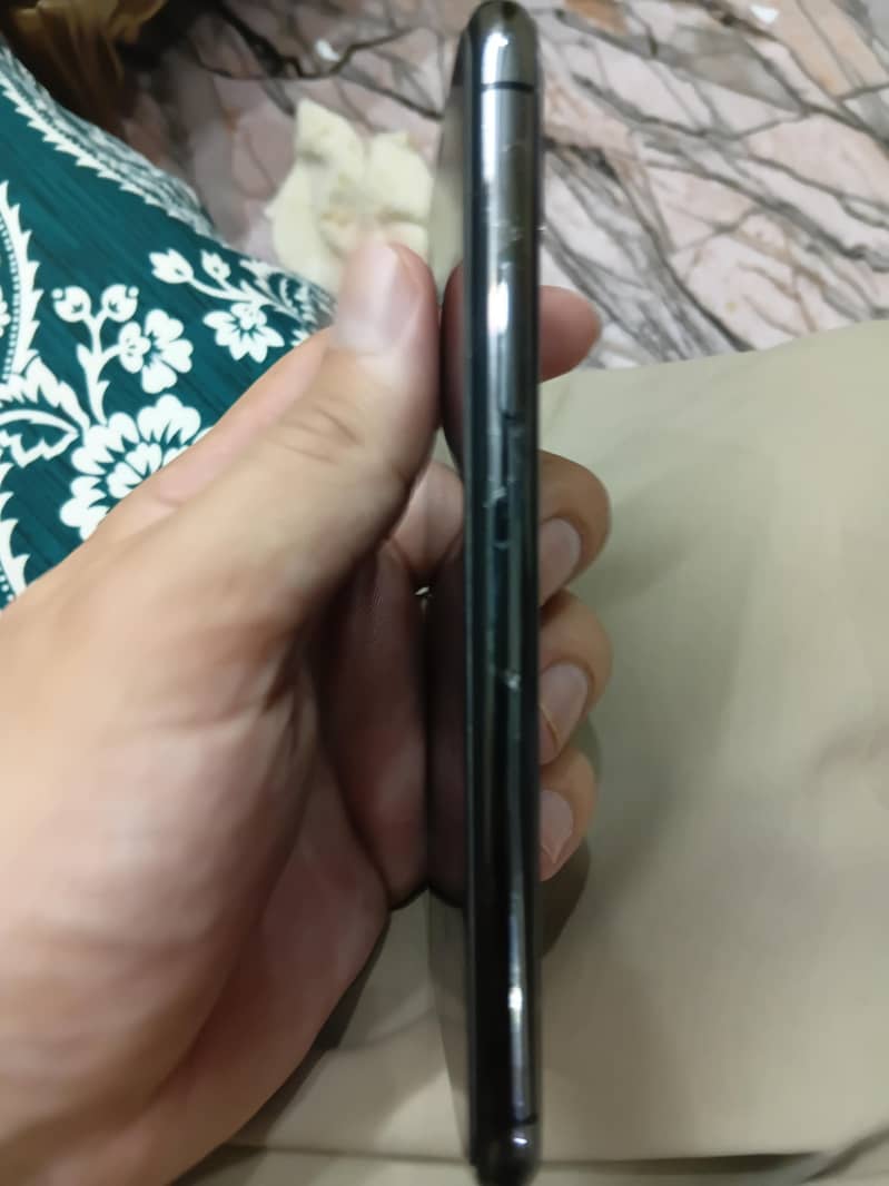 Apple iPhone X 3