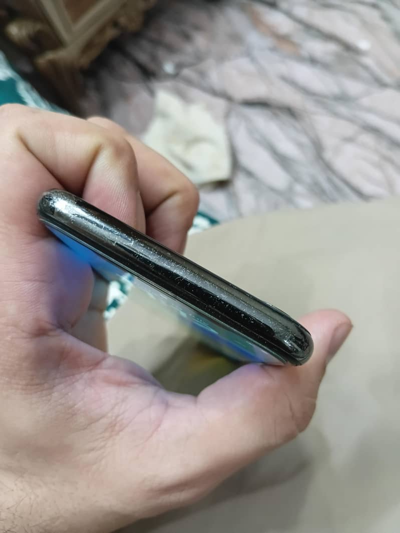 Apple iPhone X 4