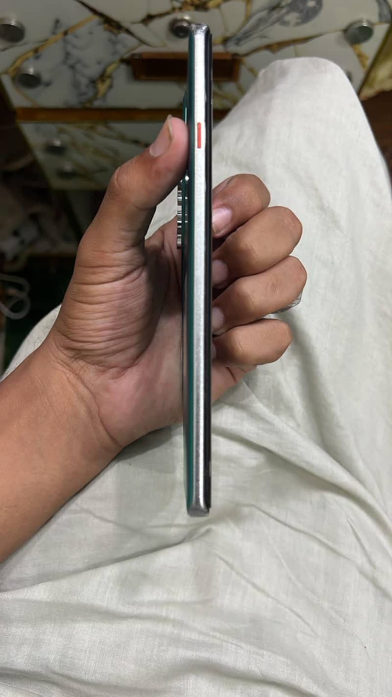 Tecno CAMON 40 Pro 1
