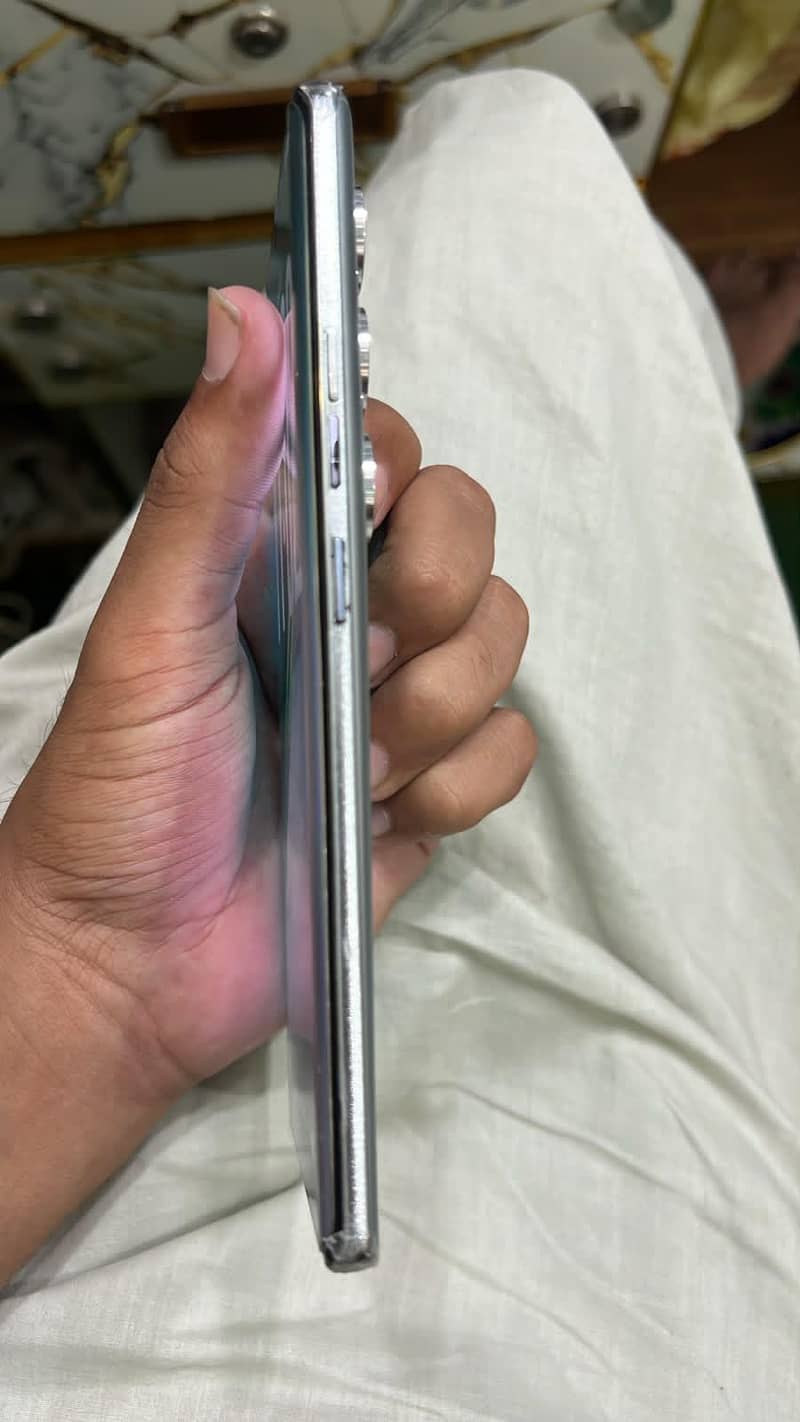Tecno CAMON 40 Pro 4