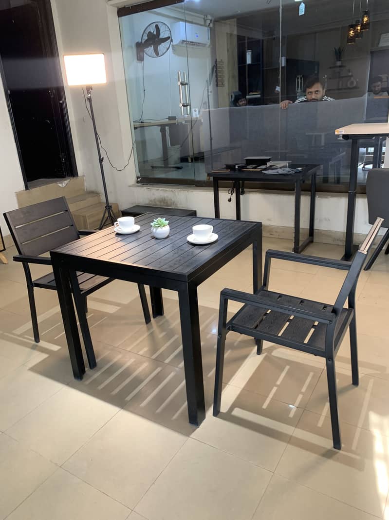 Dining Table 0