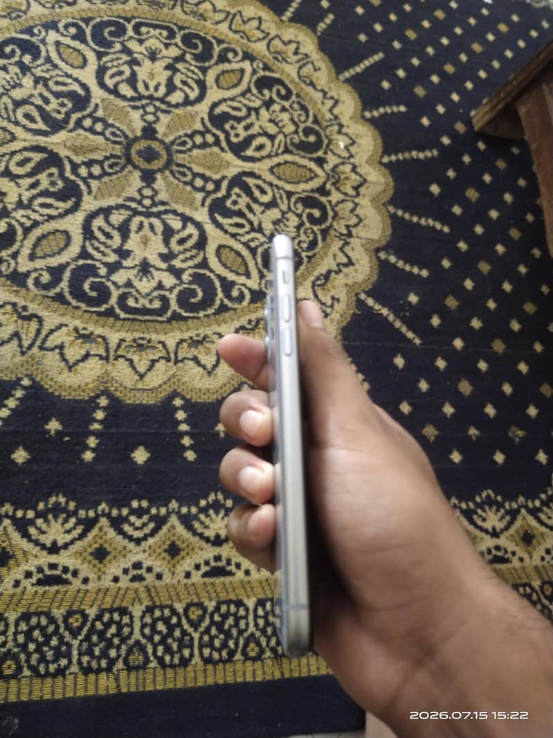 Apple iPhone 11 3