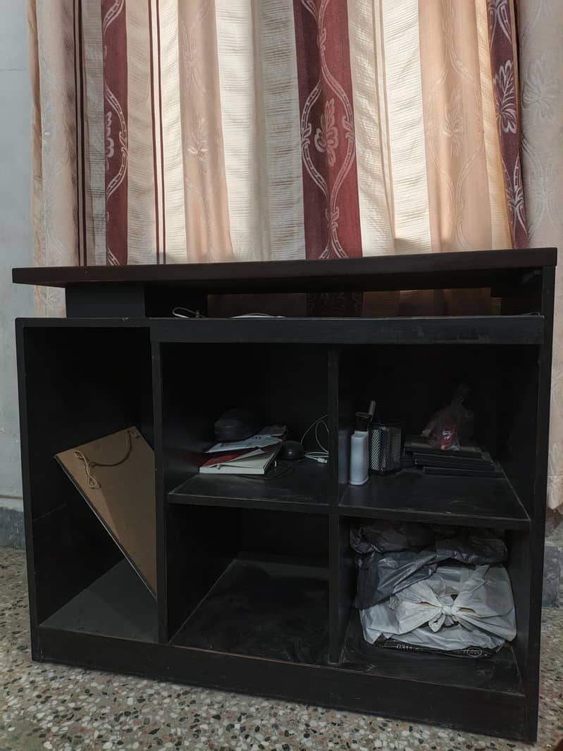 computer table. 1