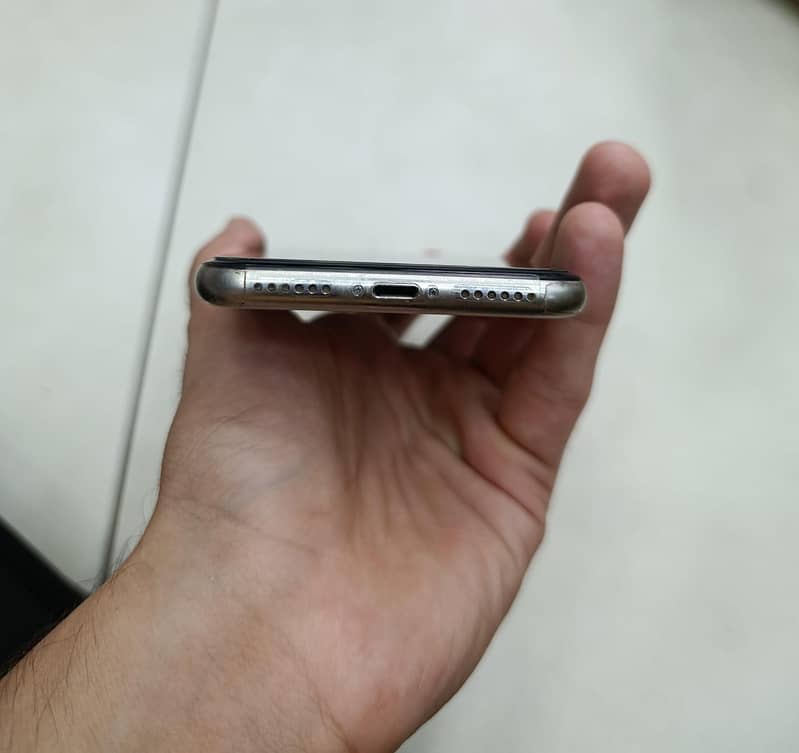 Apple iPhone X 3