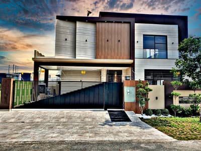 A True Symbol of Luxury Living Beautifully Designed 1-Kanal Bungalow with Premium Features