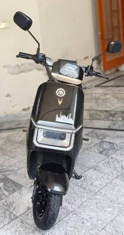 AIAIMA Ramza A700 SCOOTY toatl jenieune one hand use scooty