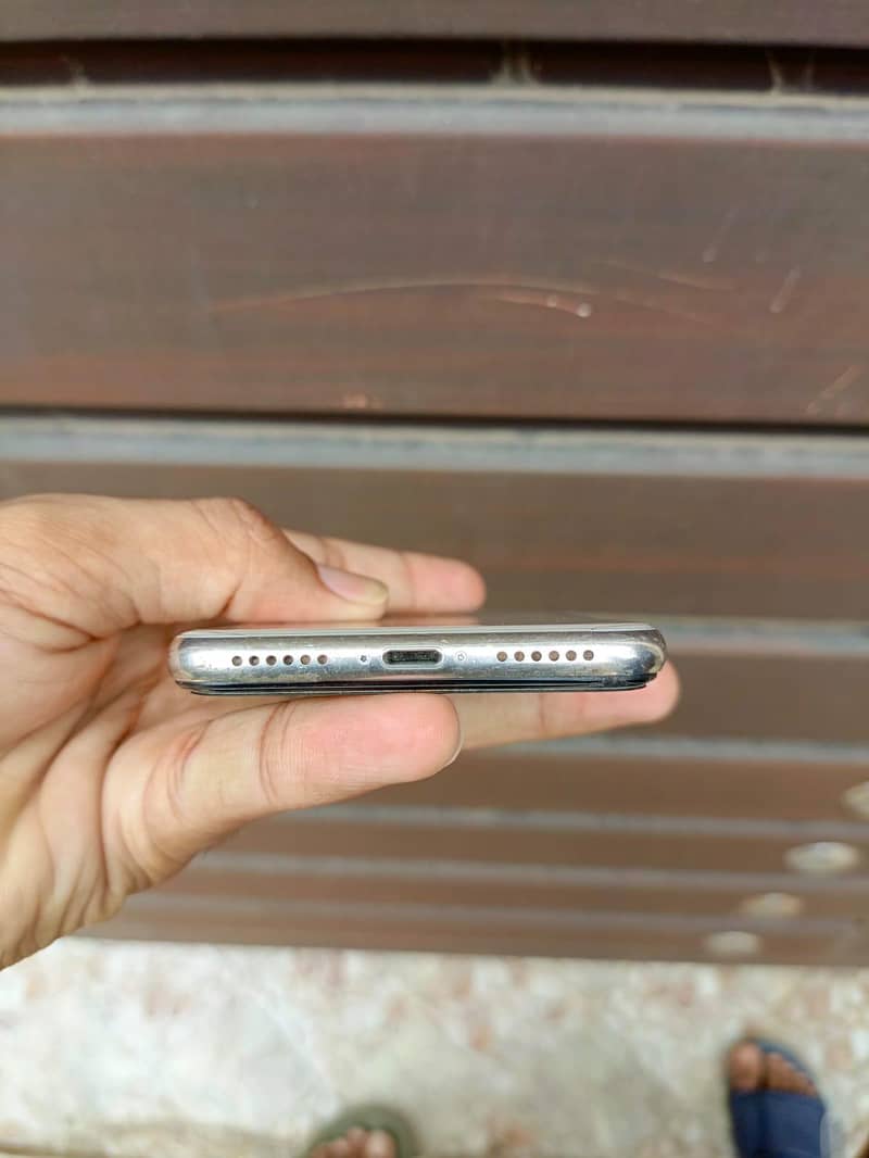 Apple iPhone X 3