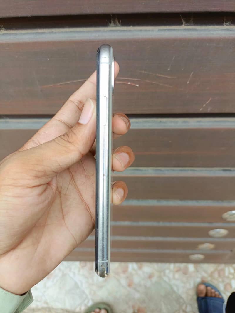 Apple iPhone X 4