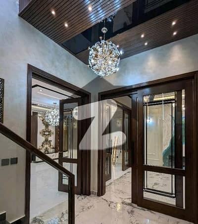 House Spread Over 10 Marla In Bahria Town - Sector E Available