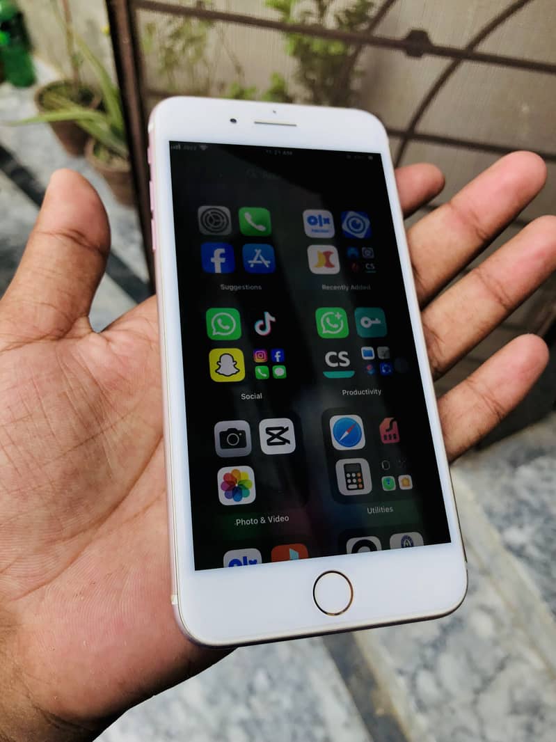 Apple iPhone 7 Plus 1