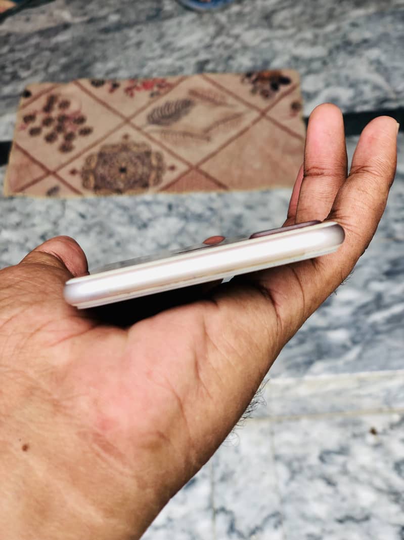 Apple iPhone 7 Plus 5