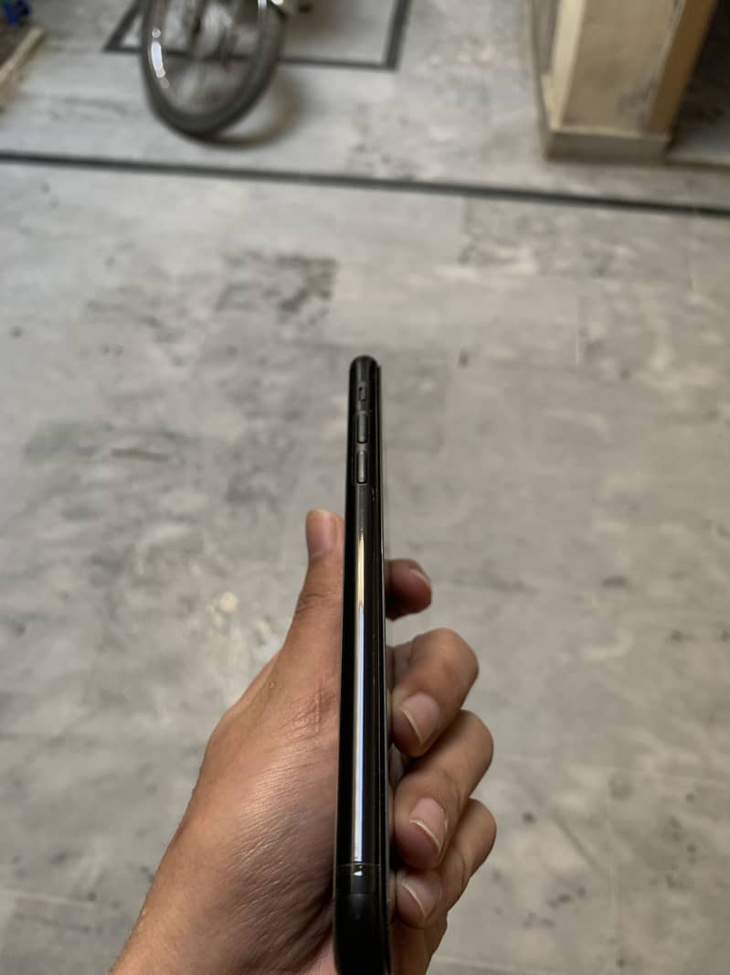 iPhone XR 1