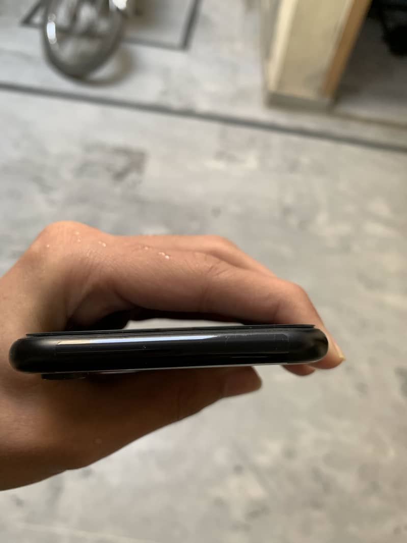 iPhone XR 3
