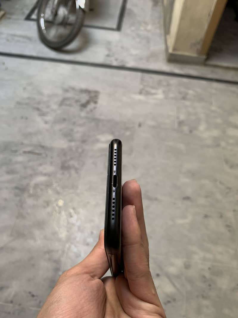 iPhone XR 5