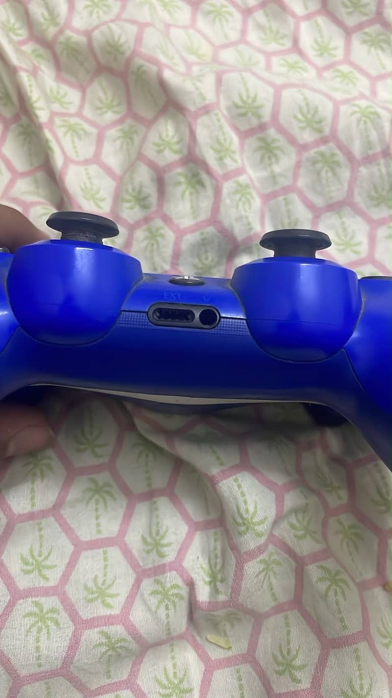 PS4 controller 1