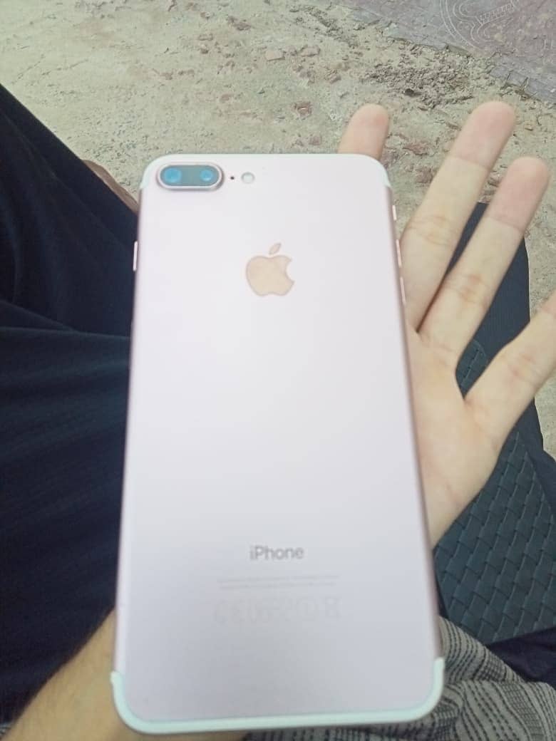 Apple iPhone 7 Plus 0