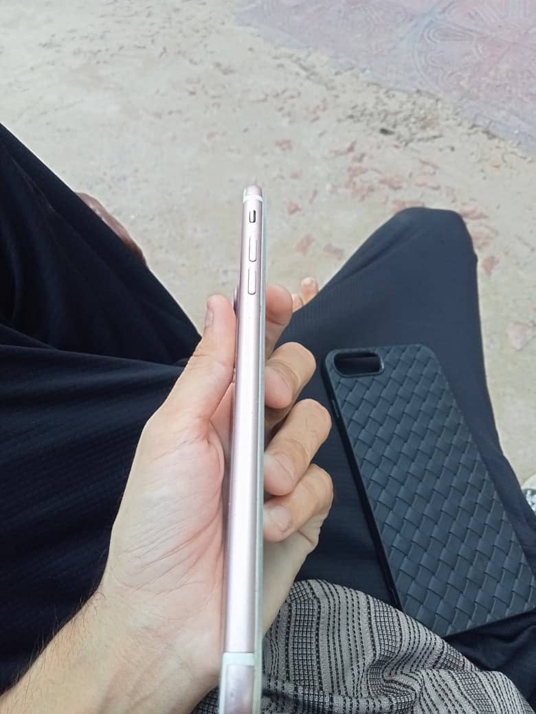 Apple iPhone 7 Plus 2