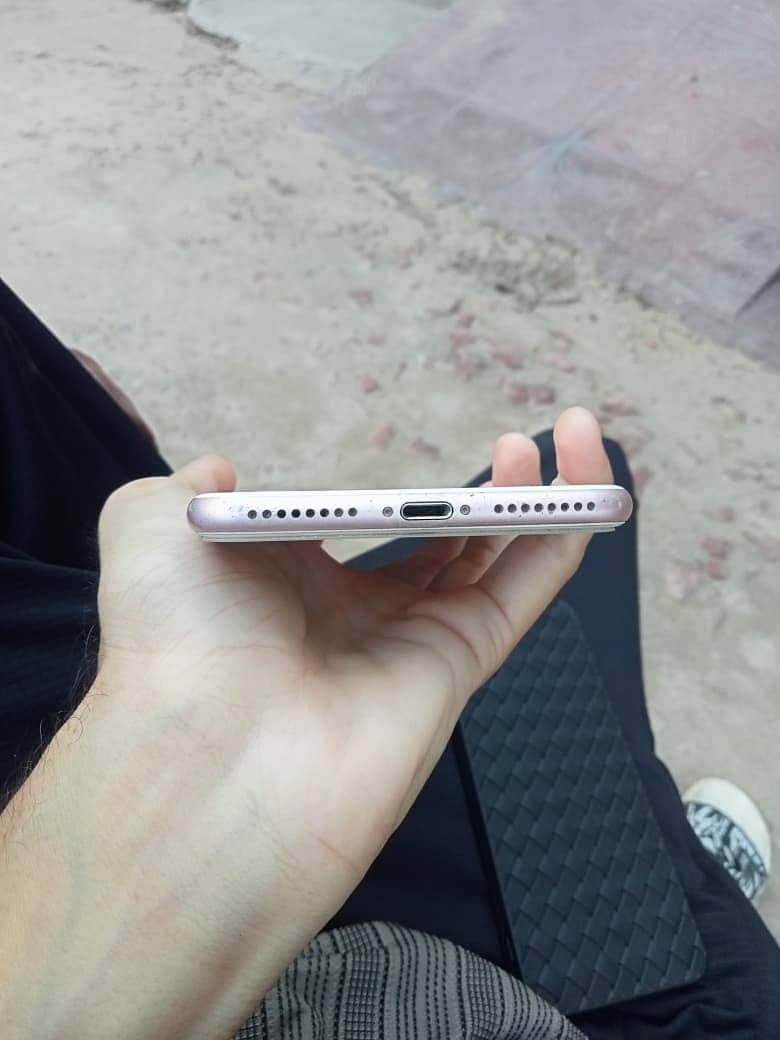 Apple iPhone 7 Plus 3