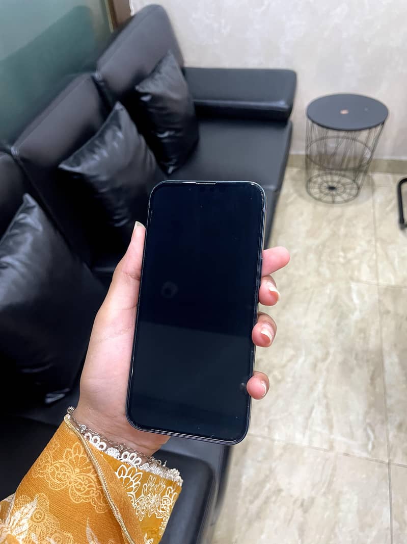 Apple iPhone 13 2