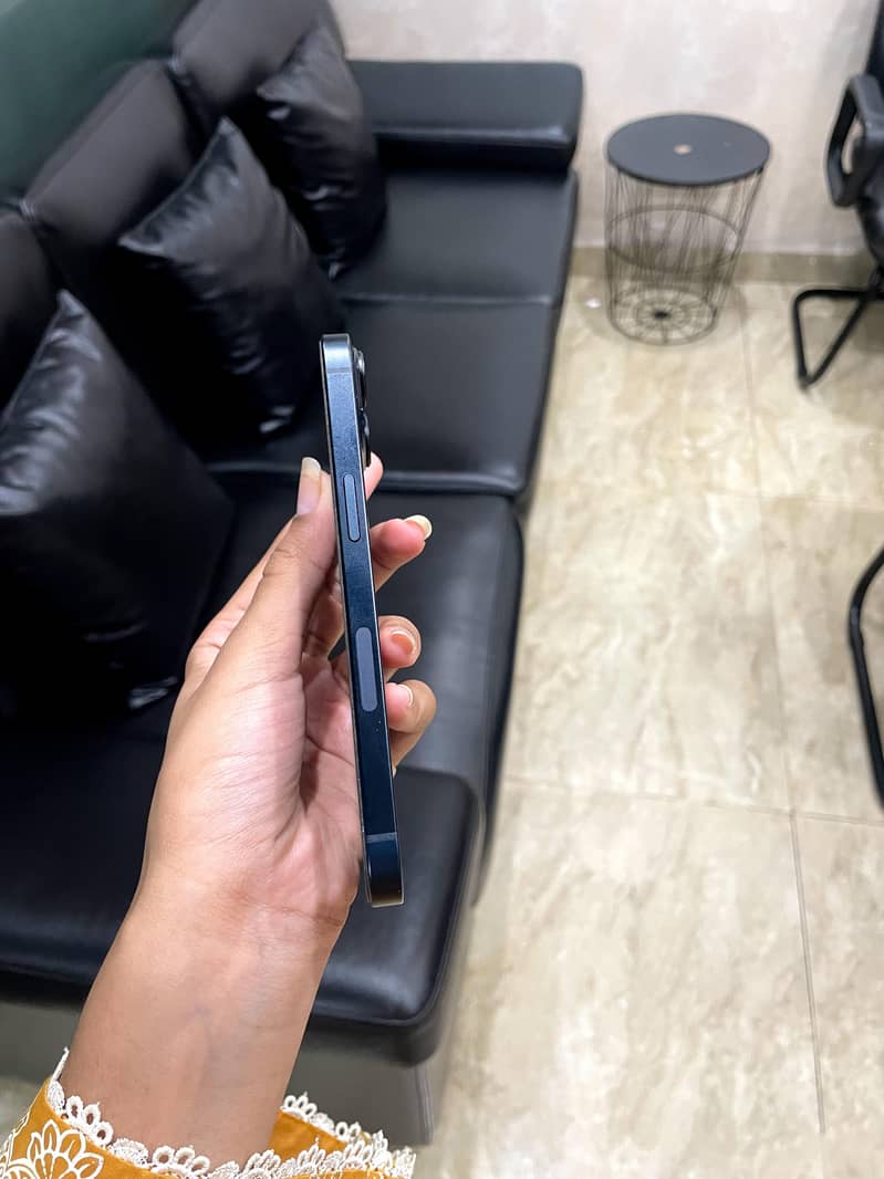 Apple iPhone 13 5