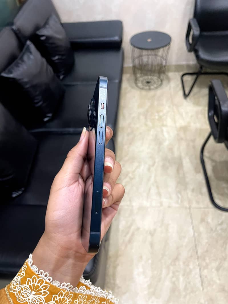 Apple iPhone 13 6