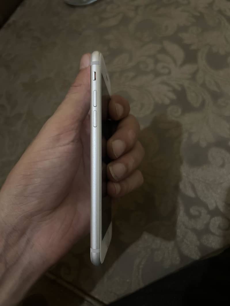 Apple iPhone 7 1