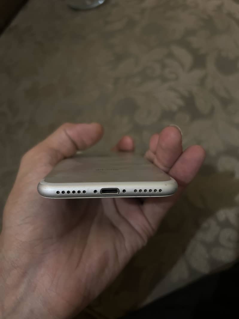 Apple iPhone 7 2