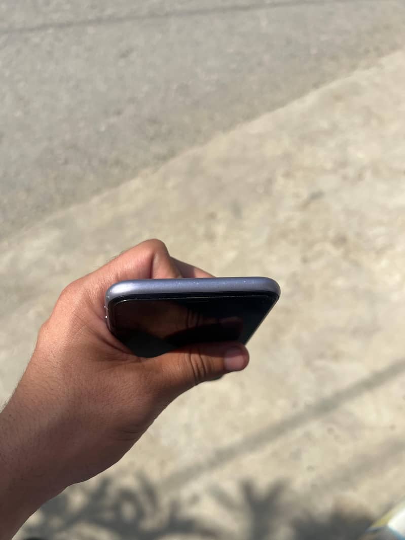 Apple iPhone 11 3
