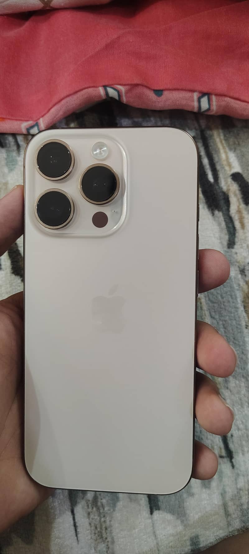 Apple iPhone 16 Pro 0