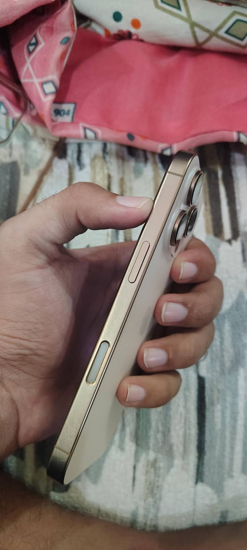 Apple iPhone 16 Pro 2