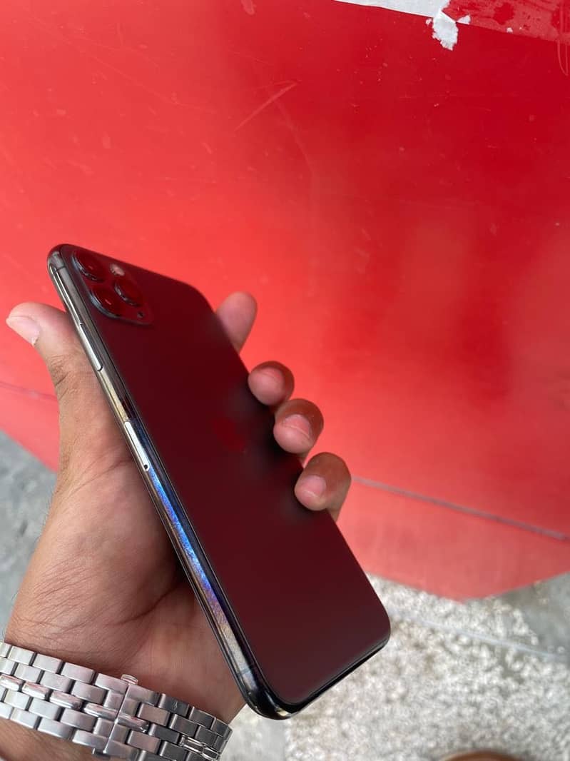 Apple iPhone 11 Pro Max 4