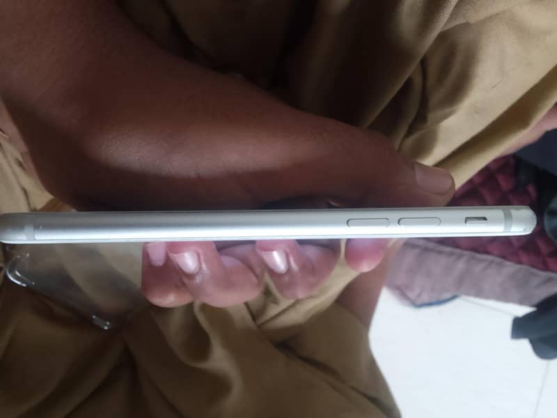 Apple iPhone 8 3