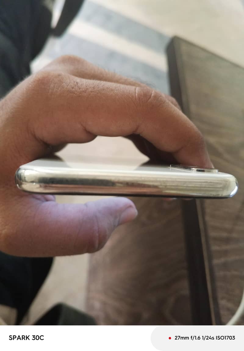 Apple iPhone X 4