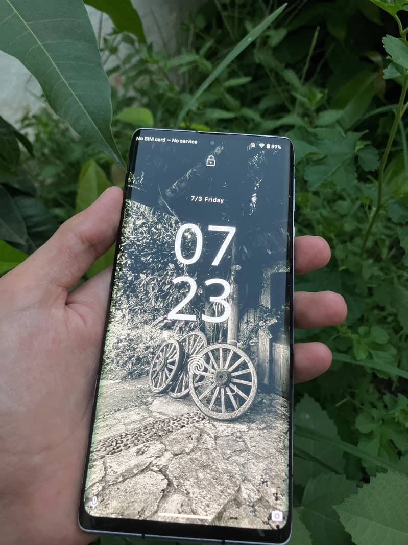 Sharp Aquos R6 2