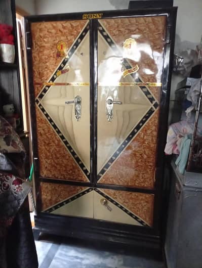 still ki safe almari condition bilkul new urgent sale with keys