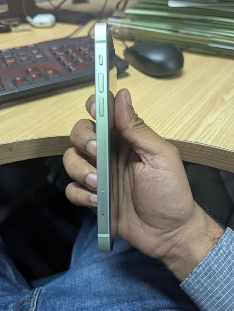 Apple iPhone 12 1