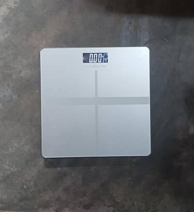 Body weight scale chargeable