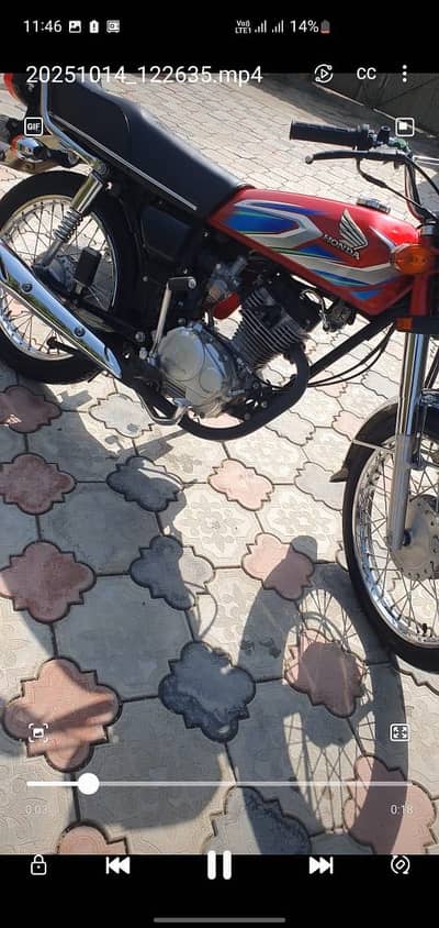 Honda 125 red
