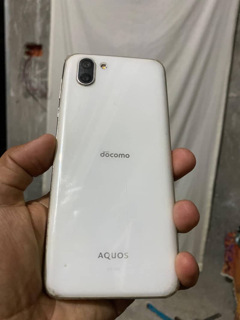 Sharp Aquos R2 1