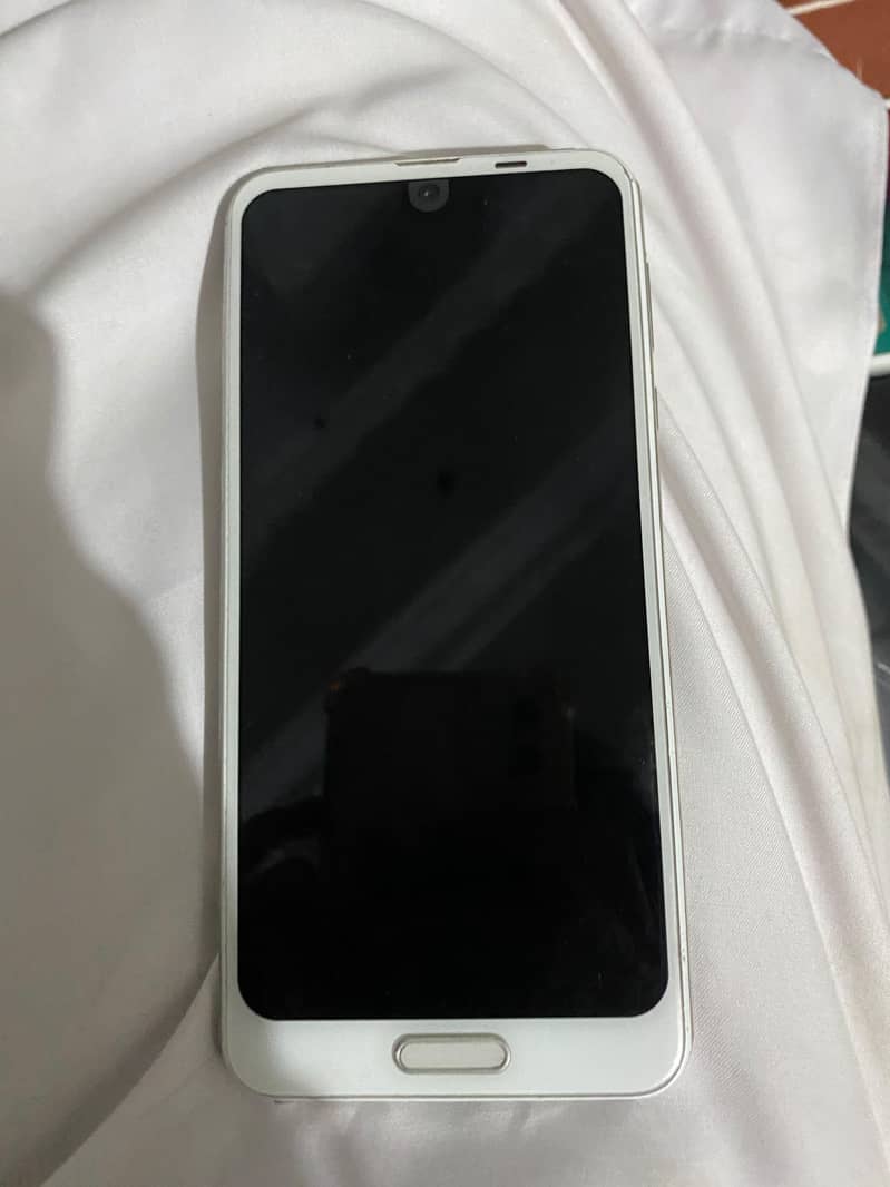 Sharp Aquos R2 2