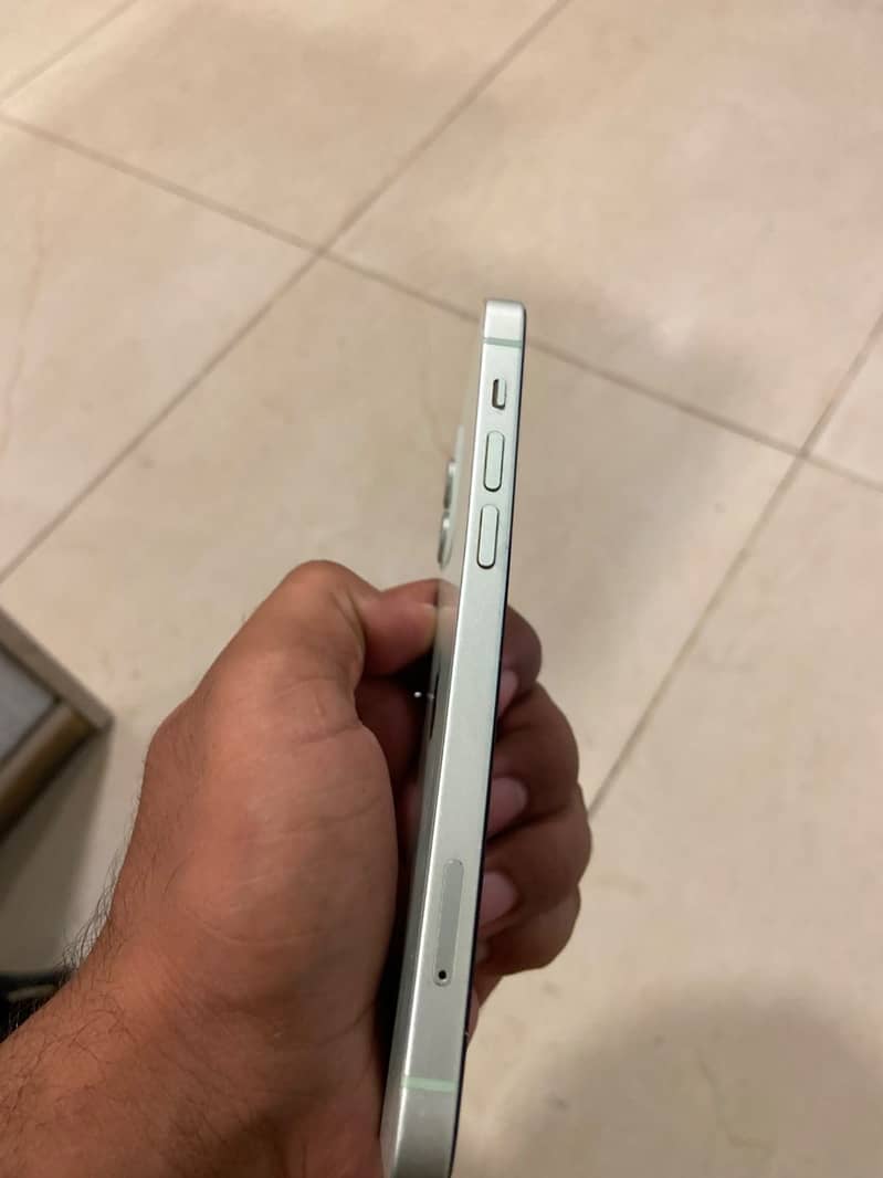 Apple iPhone 12 3