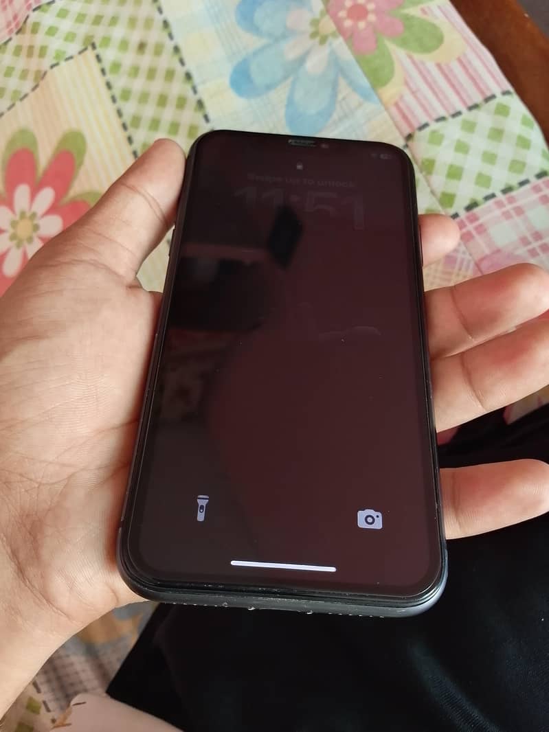 Apple iPhone 11 4