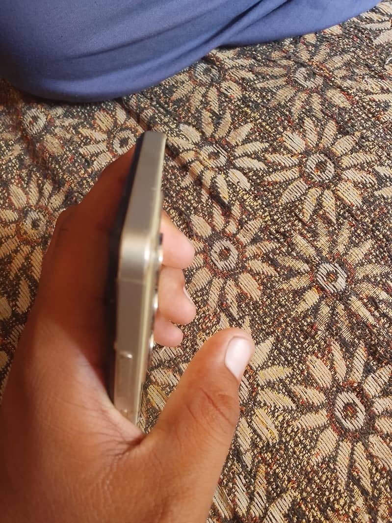 Realme C75 4