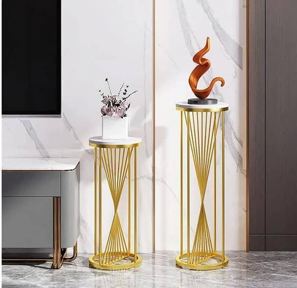 Round Elegant and Functional Accent Table Ideal for Modern Living Rooms and Cozy Bedrooms