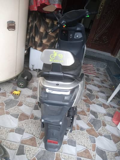 HUAGUAN Electric Scooter IBEX 1500W - 100km Range