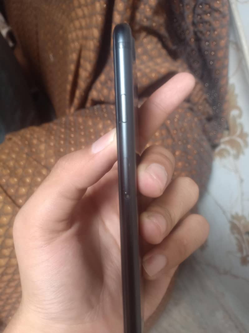 Apple iPhone 7 3