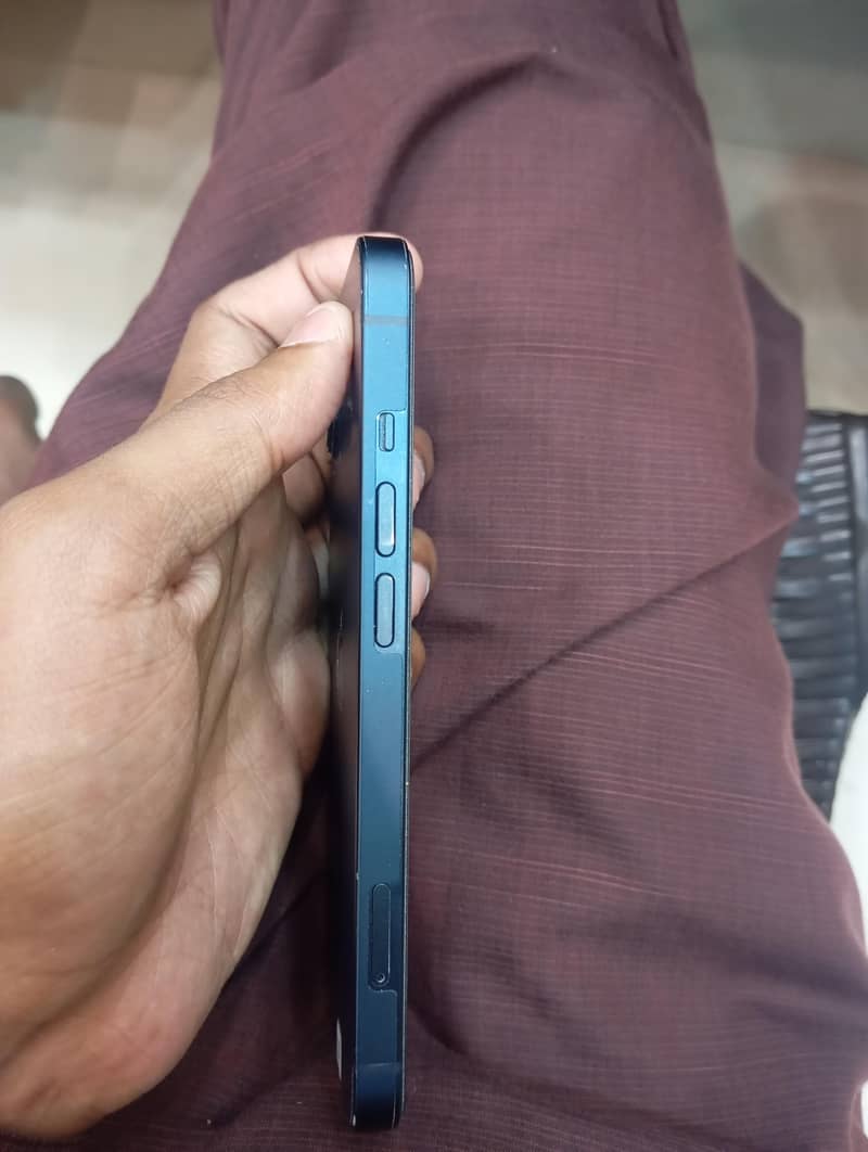 Apple iPhone 13 2
